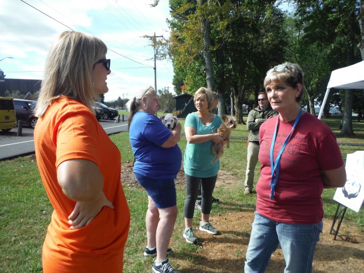 Director Rhonda Linsdey (right)